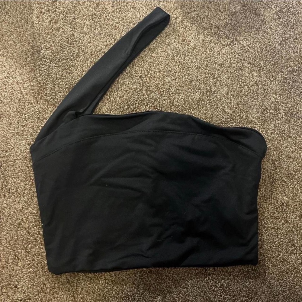 Forever 21 Black single shoulder crop top